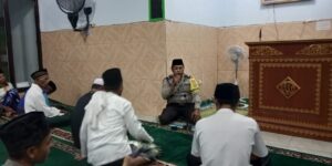 Bhabinkamtibmas Desa Lapadi Kabupaten Dompu Beri Kultum di Masjid Nurul Taqwa