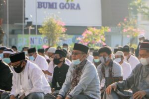 Gubernur Hadiri Sholat Iedul Fitri 1442 H di Lapangan Bumi Gora