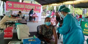 Korem 162/WB Gelar Vaksinasi Covid-19 Untuk Purnawirawan dan Warakawuri