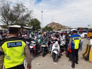 Arus Balik Lebaran 2021, Antrian Panjang di Pelabuhan Poto Tano Masih Terjadi