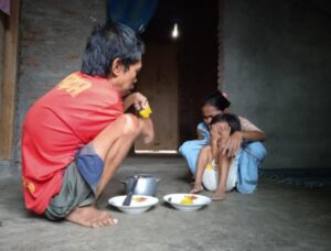 Berbagi Rezeki Saat Pandemi dengan Sedekah THR Untuk Guru Ngaji Disabilitas