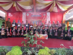 Lulus 100 Persen, SDN 1 Taliwang Wisuda 83 Siswa