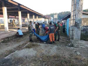 Satgas Pamtas Sektor Timur Gotong Royong Bersama Instansi Pemda Belu