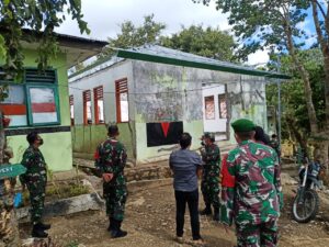 Dansatgas Pamtas Yonif 742/SWY Dampingi Tim Wasrik Tinjau Perehaban Pos Nananoe