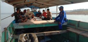 Satpolair Polres Sumbawa Himbau Penumpang Kapal Terapkan Protokol Kesehatan