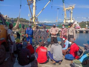 Cegah Covid-19, Sat Polair Polres Sumbawa Imbau Prokes Pada Warga di Labuan Badas