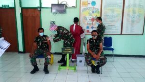 Antisipasi Terpapar Covid-19, Satgas Pamtas Sektor Timur Laksanakan Vaksin Tahp II