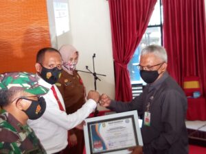 Peringati HANI, Polres Sumbawa Terima Penghargaan Dari BNNK Kabupaten Sumbawa