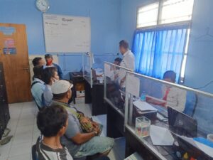 Sering Peras Pedagang, 10 Orang Diduga Preman di Pasar Seketeng Diamankan Polres Sumbawa