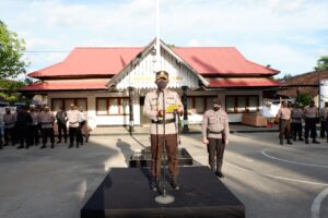 Gelar Upacara Kenaikan Pangkat, Kapolres Sumbawa Berpesan Agar Memberikan Kinerja Yang Lebih Baik