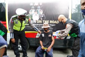 Gugah Kesadaran Masyarakat Tentang Pentingnya Vaksinasi, Polres Sumbawa Gelar Vaksinasi On The Road