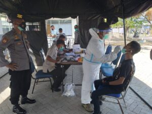 Warga Pengguna Jasa Penyebrangan Akan Ditest swab Antigen di Poto Tano