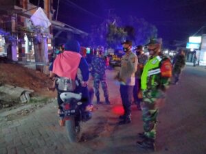 Dandim 1628/SB Dan Kapolres KSB Pimpin Patroli Dalam Rangka PPKM Berbasis Mikro