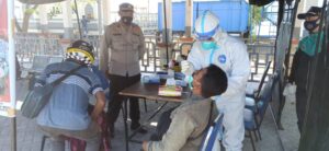 Posko PPKM Poto Tano Gelar Swab Antigen, Satu Orang Terkonfirmasi Positif