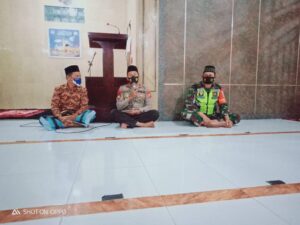 Kapolsek Labuan Badas Patroli Safari Kamtibmas Sosialisasikan PPKM Skala Mikro