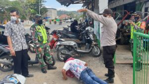 PPKM Mikro, TNI-Polri Di Plampang Lakukan Operasi Pengawasan Protokol Kesehatan
