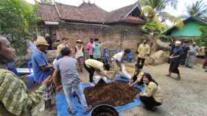 Keren, Mahasiswa Unram Rawat Sektor Pertanian di Masa Pandemi