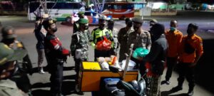 Satgas Covid -19 Sumbawa Barat Rutin Menggelar Patroli Sekala Besar Guna Cegah Penyebaran Covid 19 Dan Berikan Bantuan Sembako