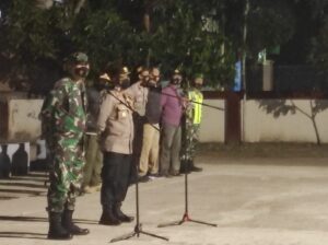 Personil Gabungan Patroli SOP Covid-19 dan Bagikan Sembako