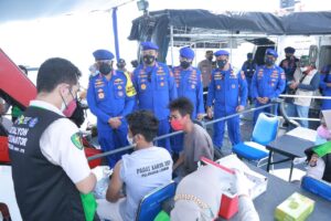 Jendral Arif Apresiasi Vaksinasi Terapung Oleh Polda NTB.