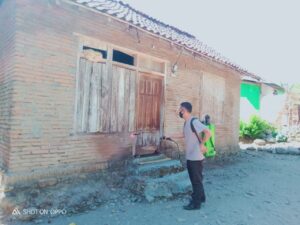 Dilingkungan Warga Yang Terkonfirmasi Positif Disemprot Disinfektan