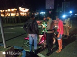 Patroli Gabungan KRYD Di Sumbawa Lakukan Penyekatan Dan 54 Pelanggar Di Rapid Test Antigen