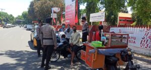 Unit Patroli Samapta Polres Sumbawa Terus Himbau dan Ajak Masyarakat Pakai Masker