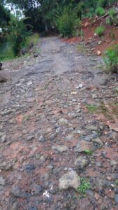 Sekitar 100 Meter Jalan Kawasan Pariwisata Curuk Chiwani Sukabumi Rusak Parah Memprihatinkan