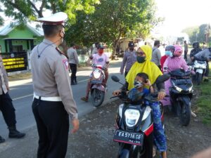 Gelar Operasi Yustisi, Polsek Alas Ajak Masyarakat Laksanakan Vaksinasi