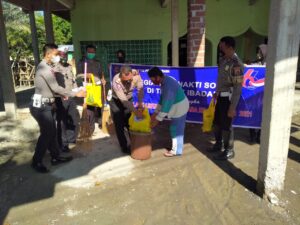 Satlantas Polres Sumbawa Gelar Bakti Sosial Salurkan Bantuan Sembako Ke Sejumlah Tempat Ibadah