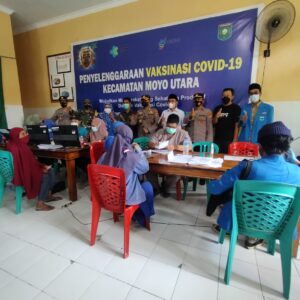 Gandeng PMII, Polres Sumbawa Sukses Vaksin 157 Orang di Songkar