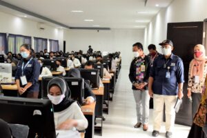 Pastikan Jaringan Internet Stabil Hari Pertama Tes SKD, Kadis Kominfotik Tinjau Seleksi CPNS NTB