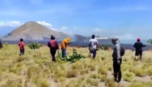Obyek Wisata Pulau Kenawa Poto Tano Dilalap Jago Merah
