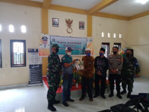 Jum’ at Berkah, Dandim 1628/SB Serahkan Bantuan Sembako Ringankan Beban Masyarakat Ditengah Pandemi Covid-19