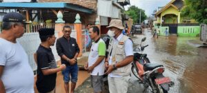 Naik Sepeda Motor, Walikota Bima Turun Pantau Kondisi Banjir