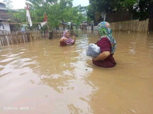 Intensitas Hujan Tinggi, Banjir Setinggi 1 Meter Rendam Rumah Warga di Bima