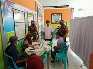 Danramil Seteluk Pantau dan Monitoring Vaksinasi di Wilayah Binaan