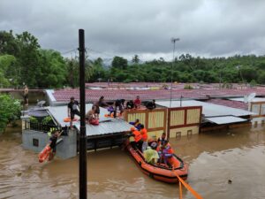 Pemprov NTB Terus Bantu Evakuasi Warga Terjebak Banjir di Lombok