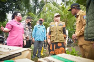 Wagub NTB Serahkan Santunan Korban Jiwa Banjir Lobar