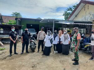 Operasi Pasar Tim Bea Cukai Gandeng Babinsa Koramil 1628-03 Seteluk