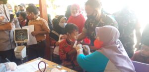 Anggota Kodim 1628/SB Bersinergi Gencarkan Vaksinasi Dan Kawal Launcing Vaksinasi Usia 6 – 11 Tahun