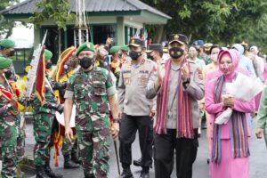 Korem 162/WB Gelar Tradisi Penerimaan Pejabat Baru Kapolda NTB dan Pengantaran Pejabat Lama