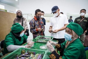 Kunjungi CV Tri Utami Jaya, Menteri KOPUKM Support Penuh Produk Industri Kelor NTB