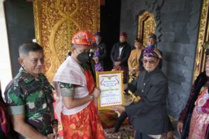 Kunjungi Lombok, Pangdam IX/Udayana Peroleh Gelar “Tirangge Pating Jagad”