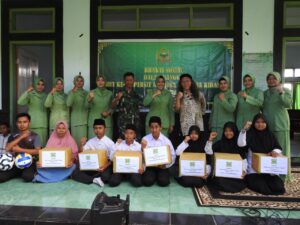 Jumat Mengaji dan Jumat Berbagi Persit KCK Cabang LXIV Kodim 1628 Bersama Santri Pesantren Sunan Kalimati
