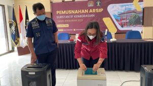 Imigrasi Sumbawa Musnahkan Belasan Ribu Berkas Arsip Fisik Substansif