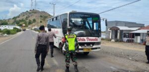 Jelang Mudik, Petugas Gabungan Lakukan Layanan dan Pemeriksaan di Pelabuhan Poto Tano