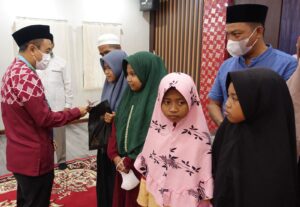 PT Indonesia Power PLTU Jeranjang Serahkan Santunan Kepada Ratusan Anak Yatim