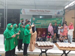 Prajurit Kodim 1628/SB Bersama Persit KCK Dan Pramuka Saka Wira Kartika Berbagi Takjil