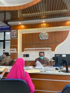 Tak Kenal Hari Libur, Kantor Imigrasi Sumbawa Kembali Buka Layanan Paspor Simpatik